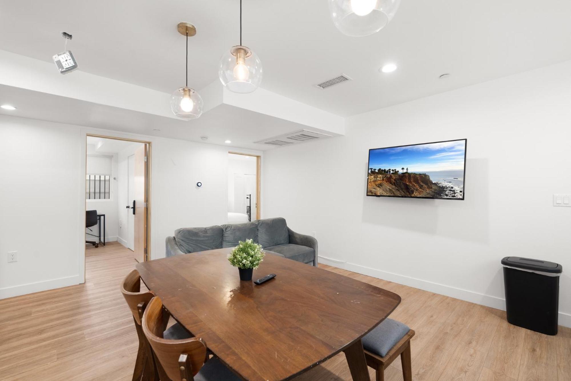 Spacious 1-Bd Hideaway Close To Usc Room With Share Livingroom Лос-Анджелес Экстерьер фото
